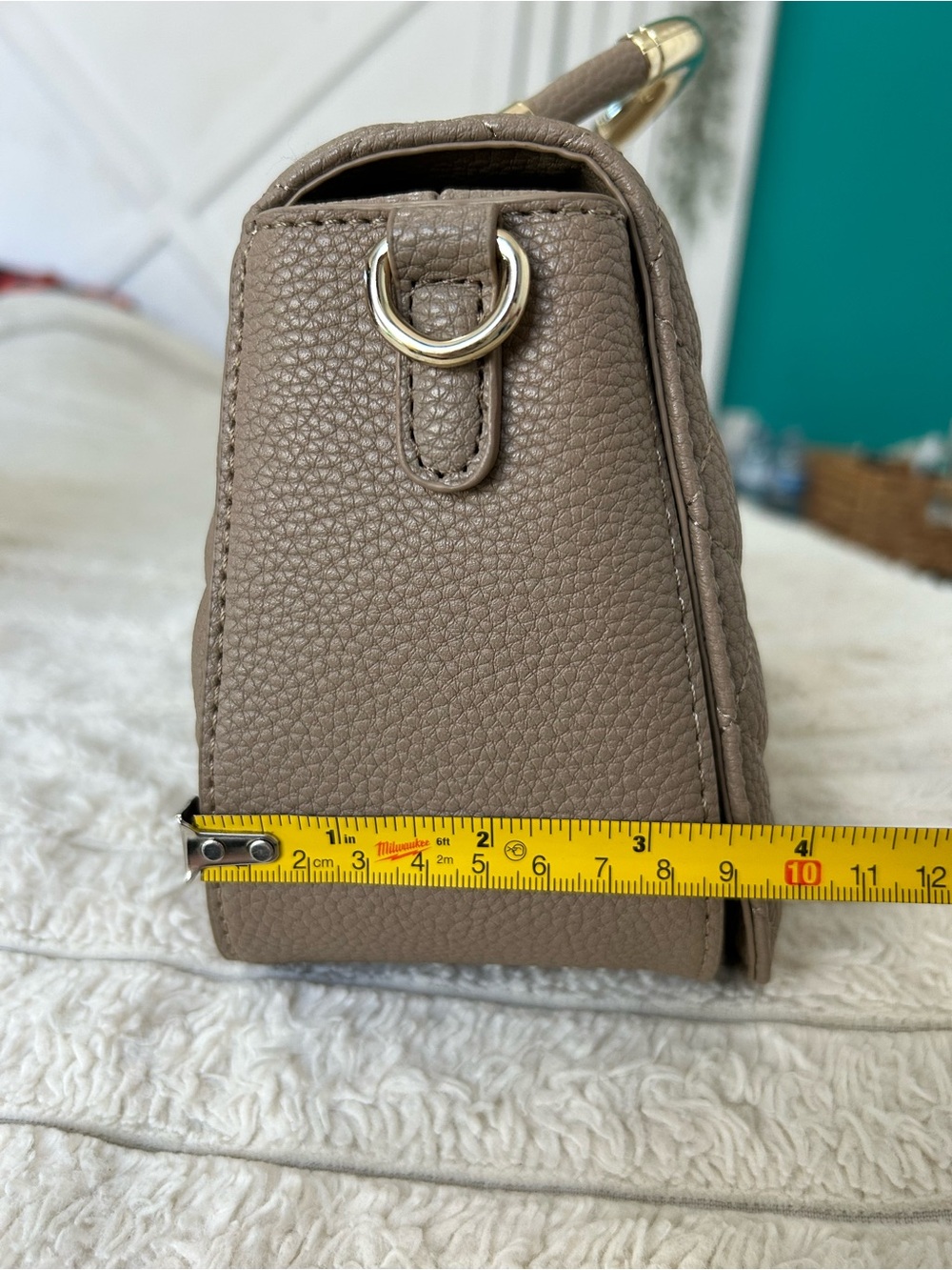 Elizabeth Grant Quilted Crossbody Bag with Gold Hardware - Picture 11 of 11
